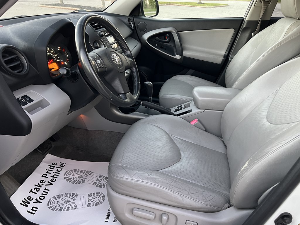 Photo 17 of this TOYOTA RAV4