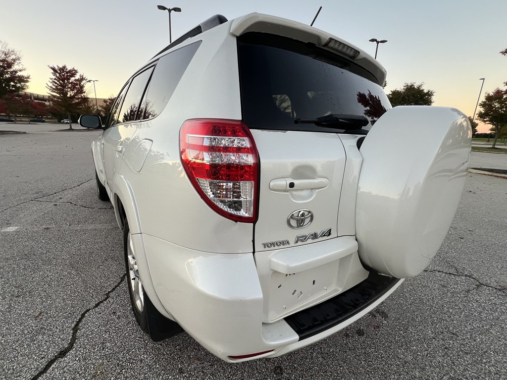 Photo 3 of this TOYOTA RAV4