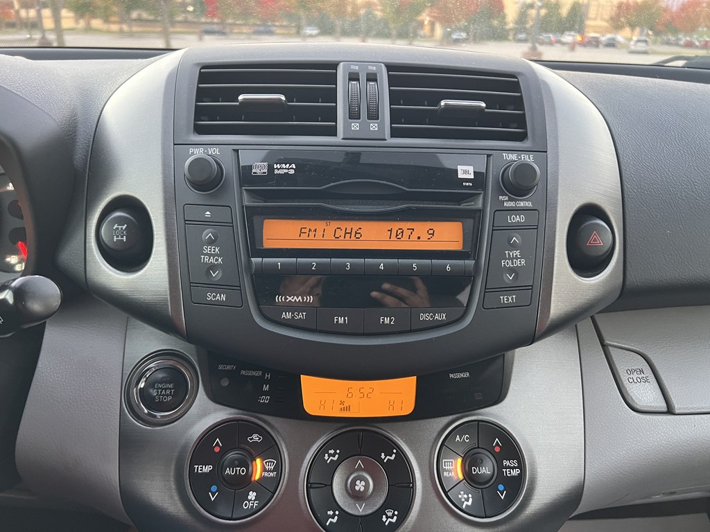Photo 20 of this TOYOTA RAV4
