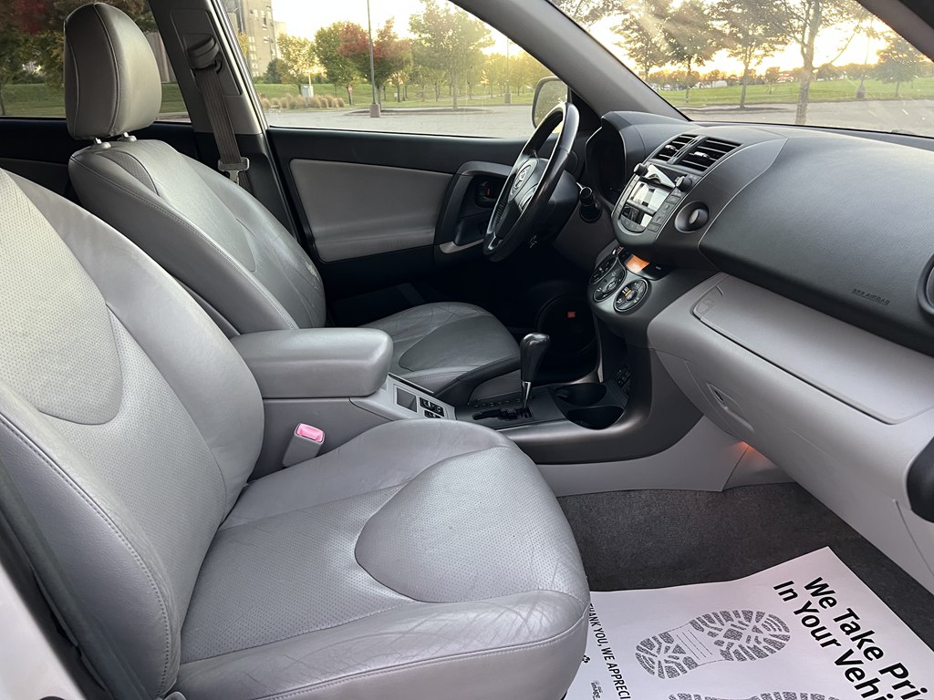 Photo 11 of this TOYOTA RAV4