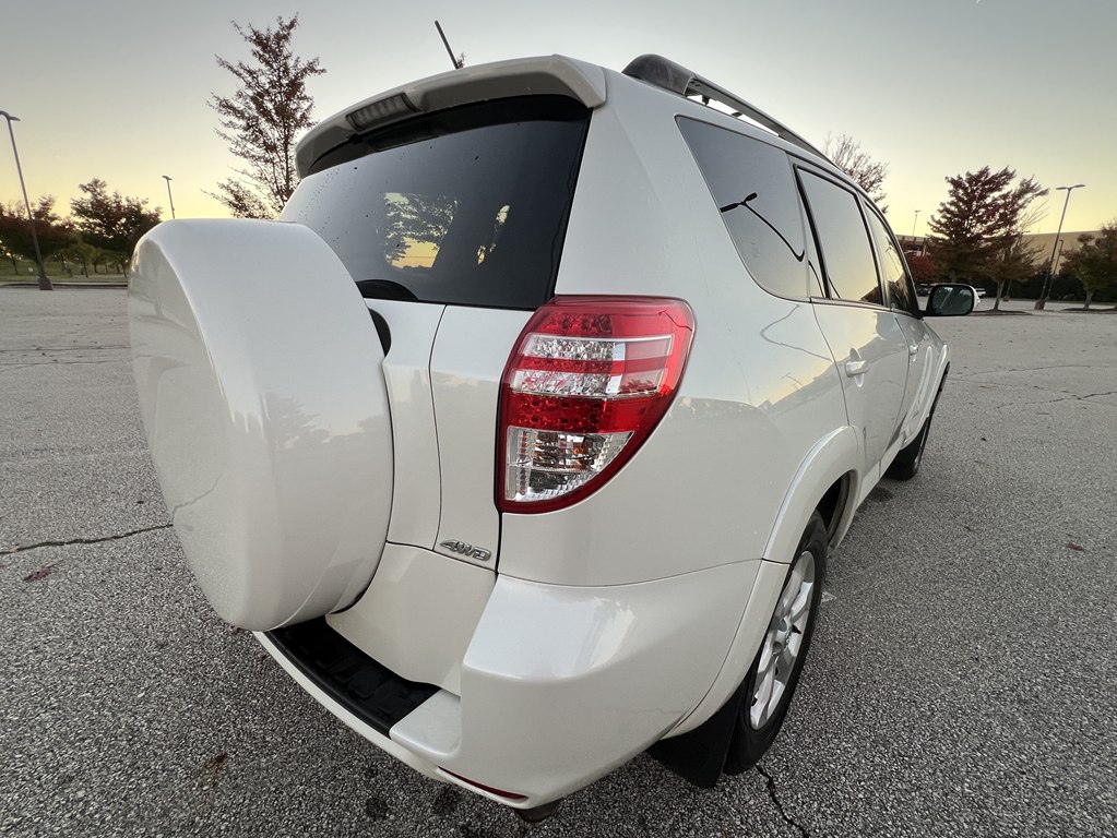 Photo 5 of this TOYOTA RAV4
