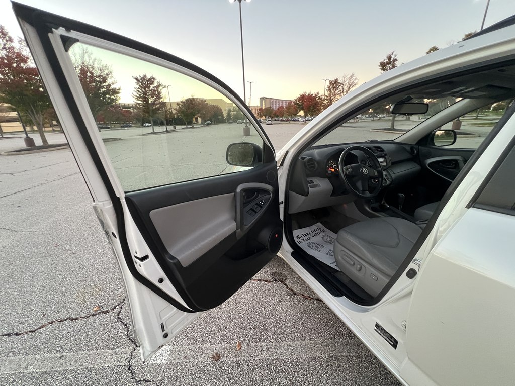 Photo 16 of this TOYOTA RAV4