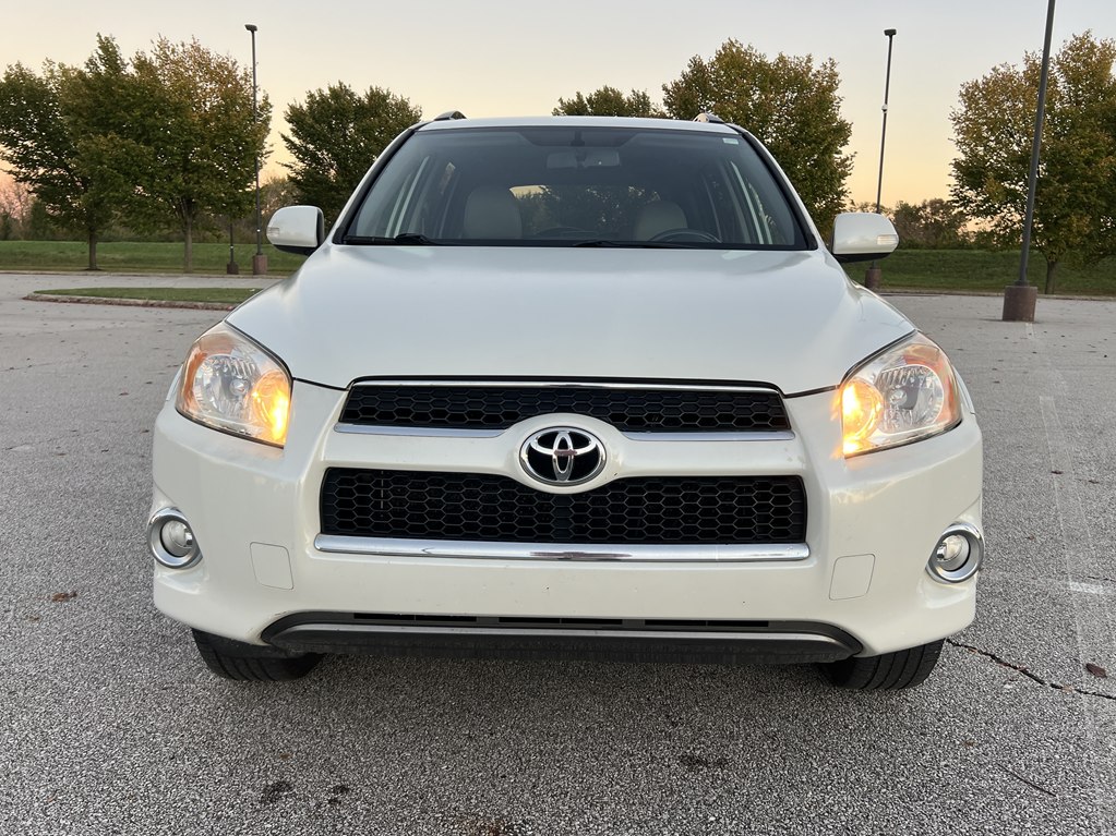 Photo 8 of this TOYOTA RAV4