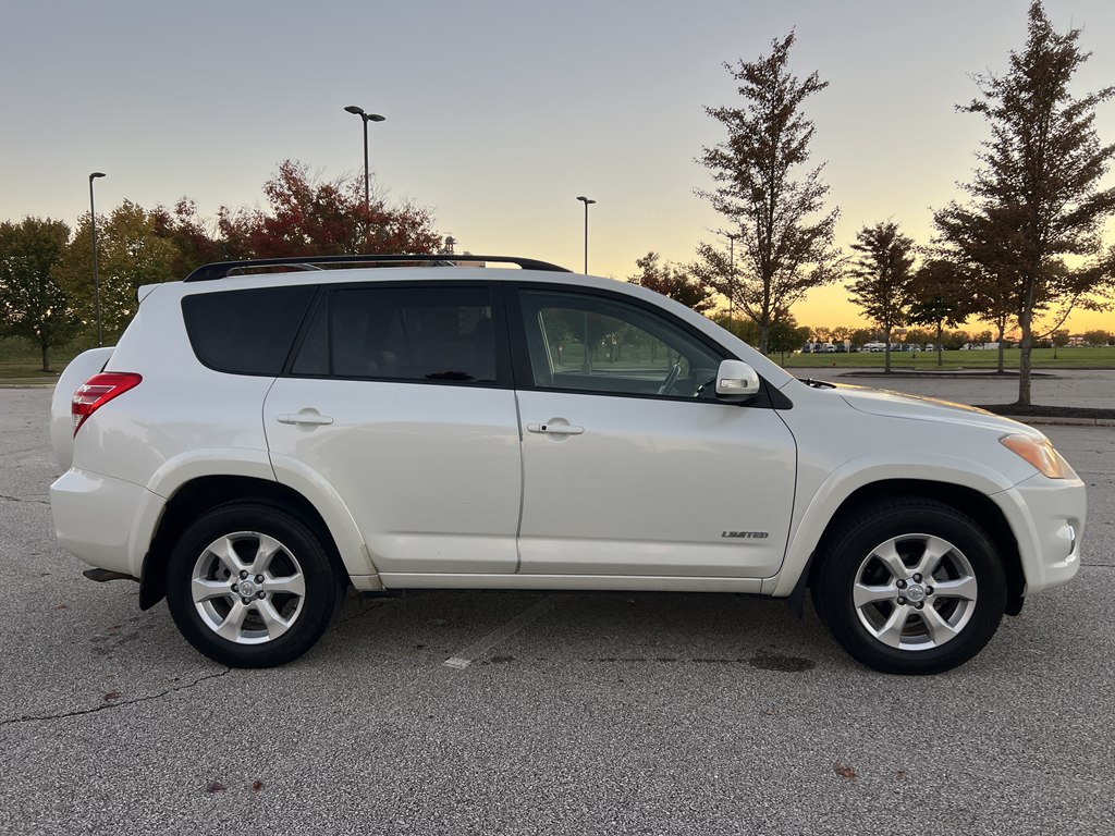 Photo 6 of this TOYOTA RAV4
