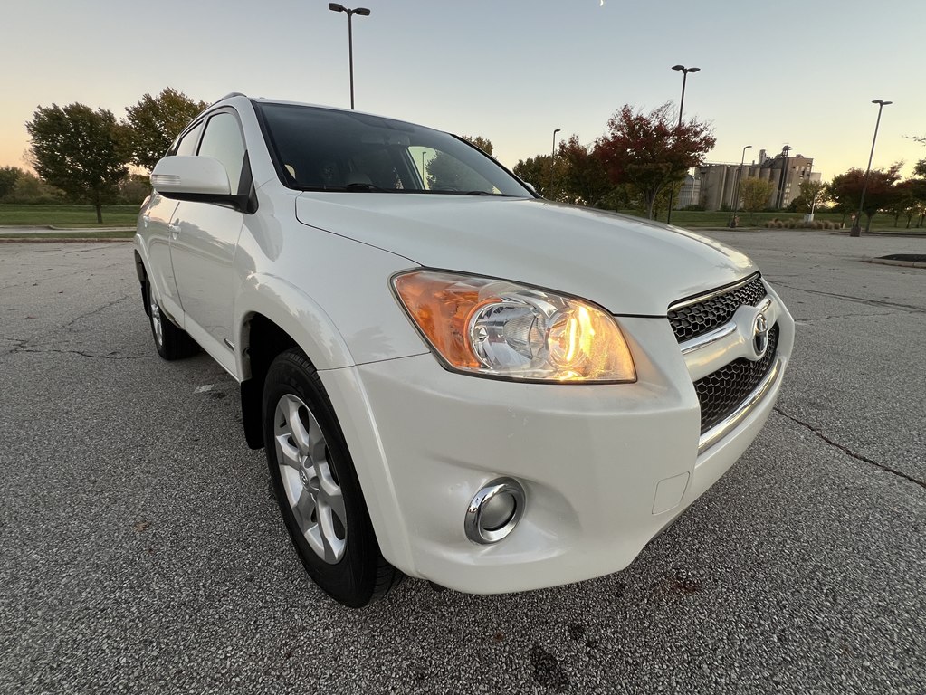 Photo 7 of this TOYOTA RAV4