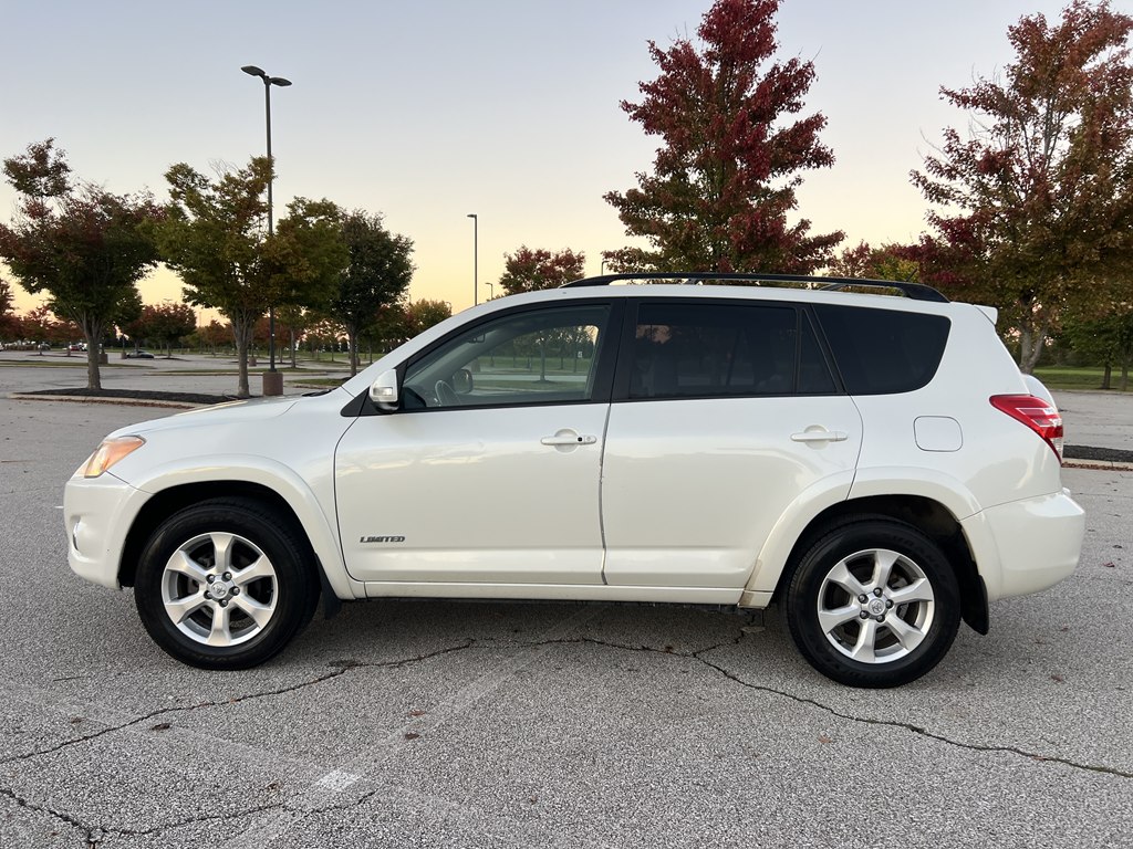 Photo 2 of this TOYOTA RAV4