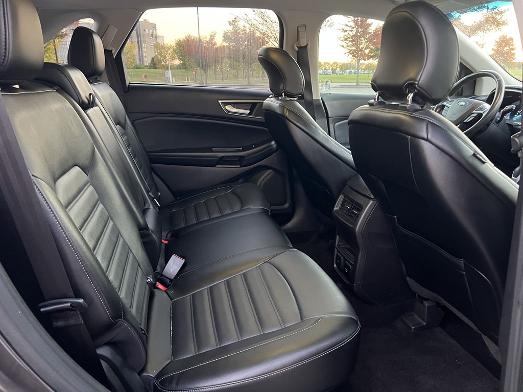 Photo 13 of this FORD EDGE