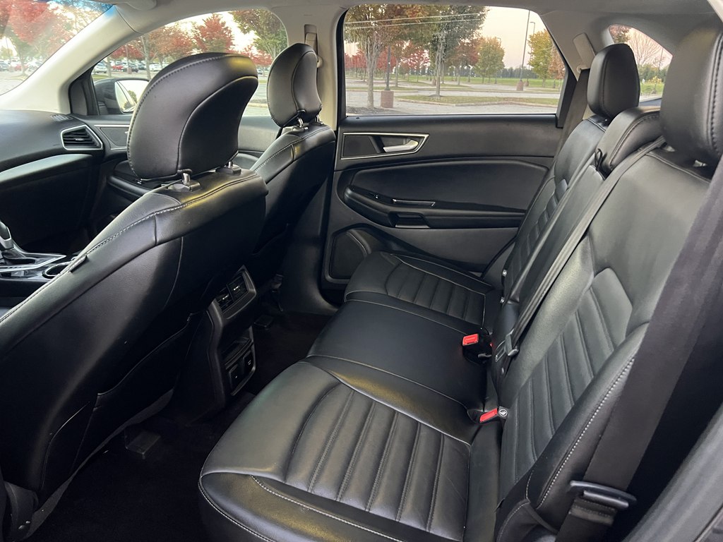 Photo 15 of this FORD EDGE