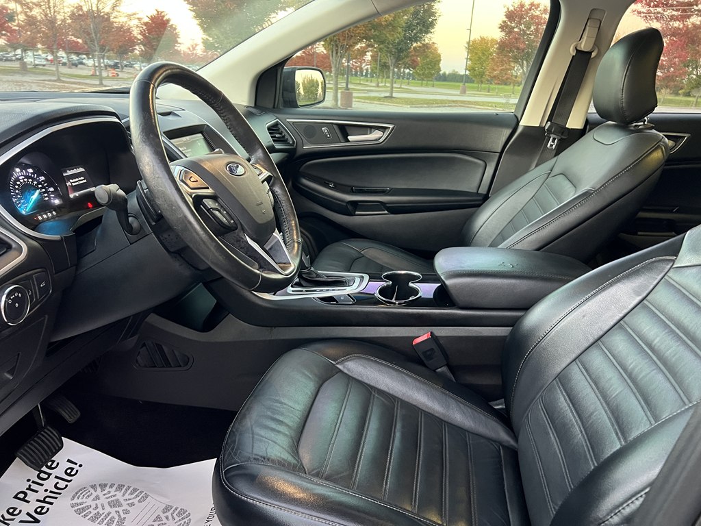 Photo 17 of this FORD EDGE