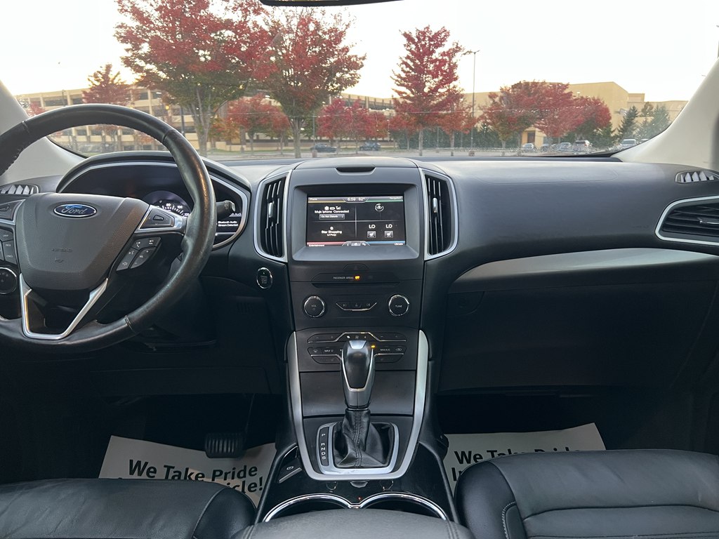 Photo 19 of this FORD EDGE