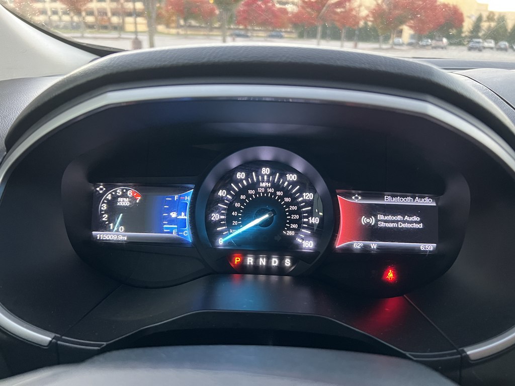 Photo 18 of this FORD EDGE