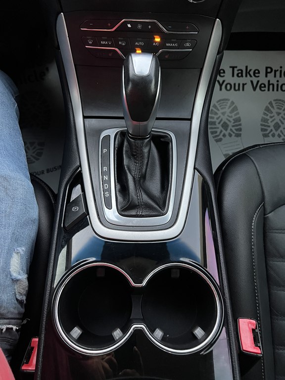 Photo 21 of this FORD EDGE
