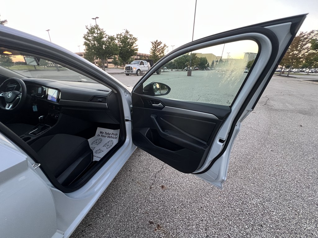 Photo 10 of this VOLKSWAGEN JETTA