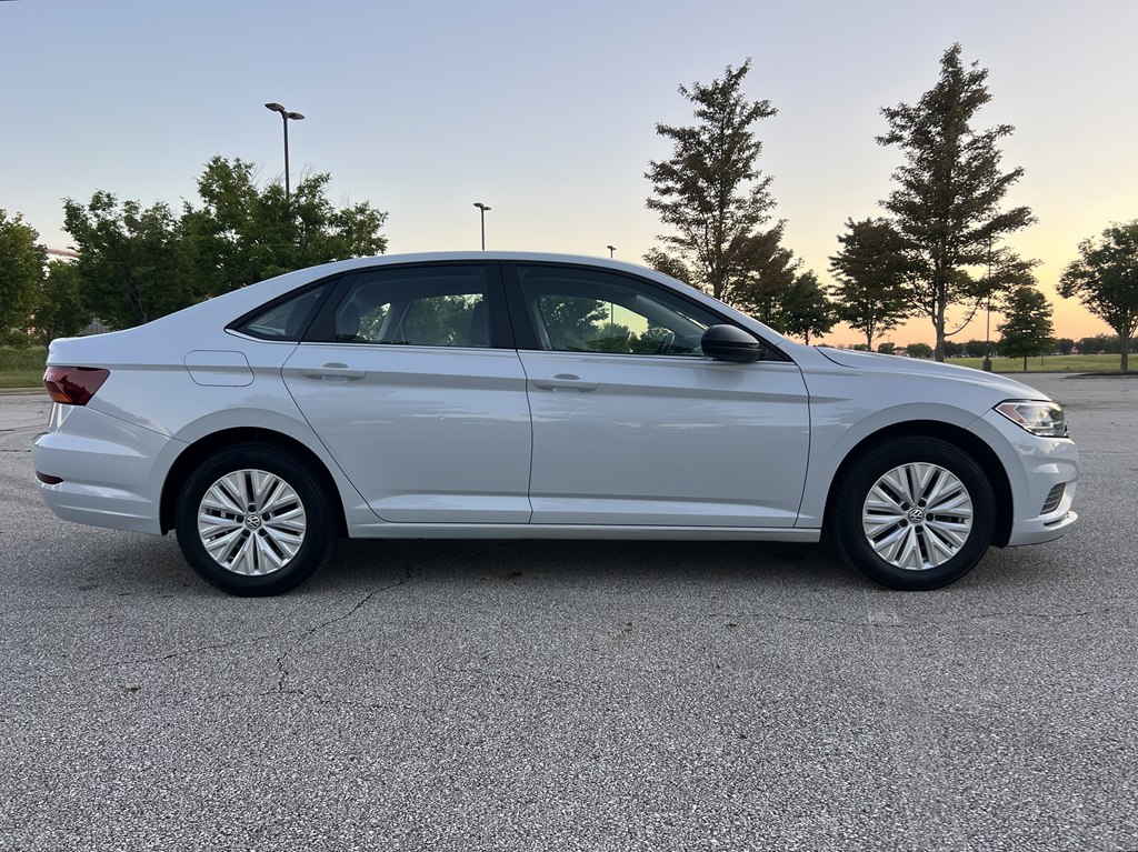 Photo 6 of this VOLKSWAGEN JETTA