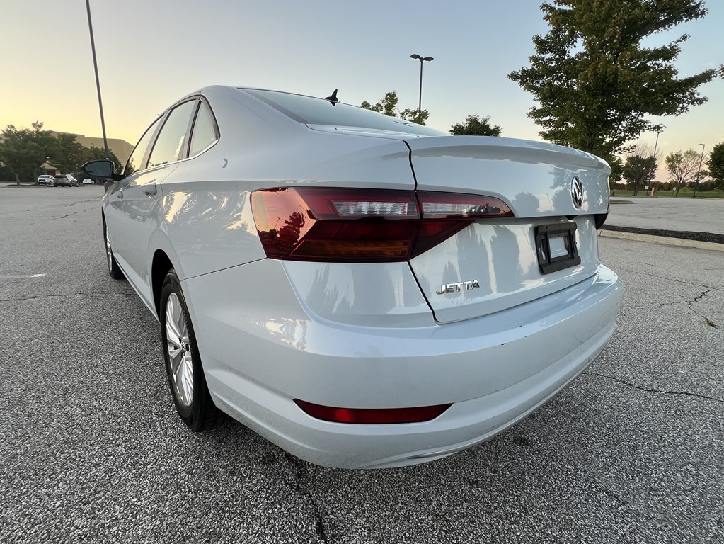 Photo 3 of this VOLKSWAGEN JETTA