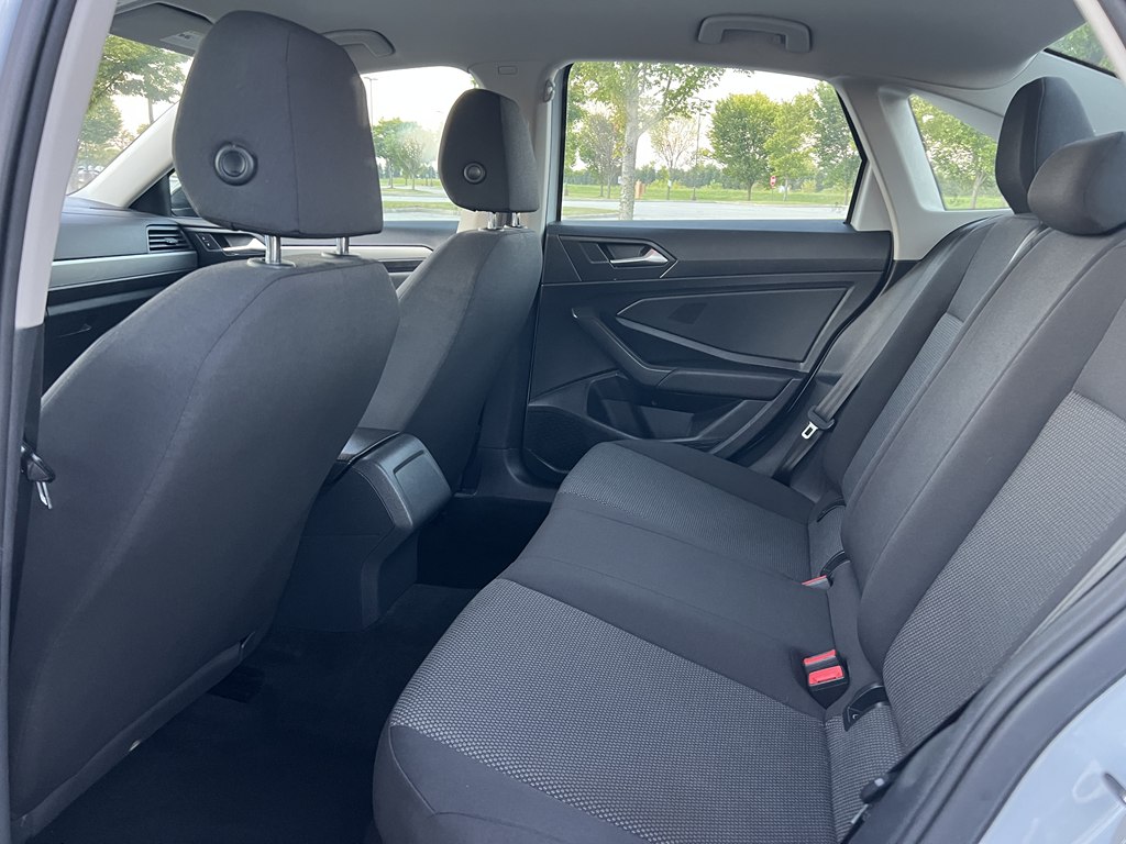 Photo 15 of this VOLKSWAGEN JETTA