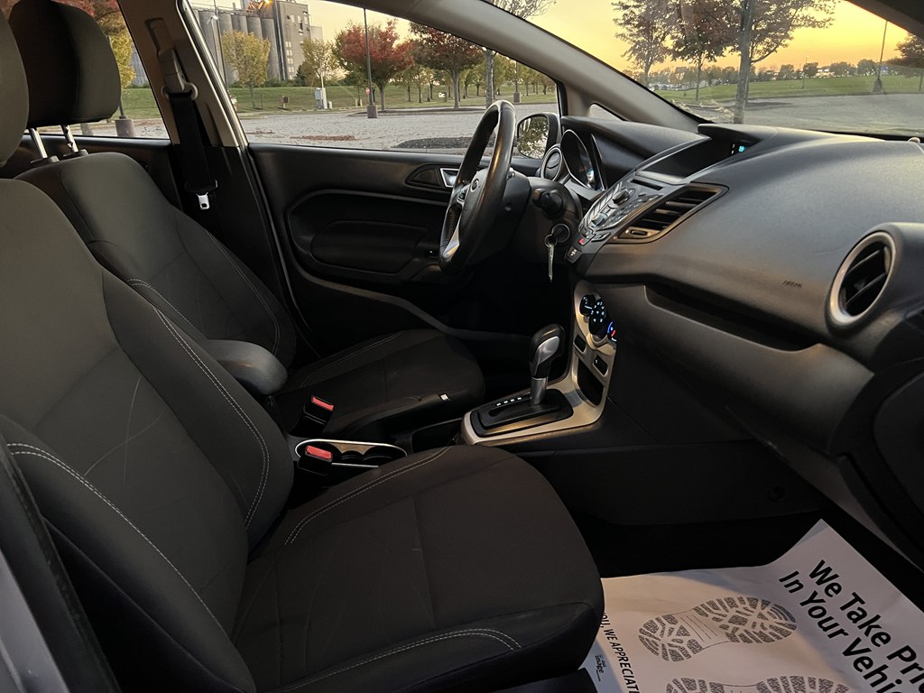 Photo 11 of this FORD FIESTA