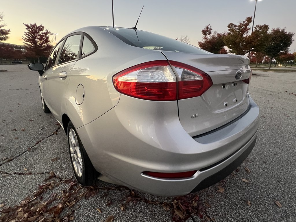 Photo 3 of this FORD FIESTA