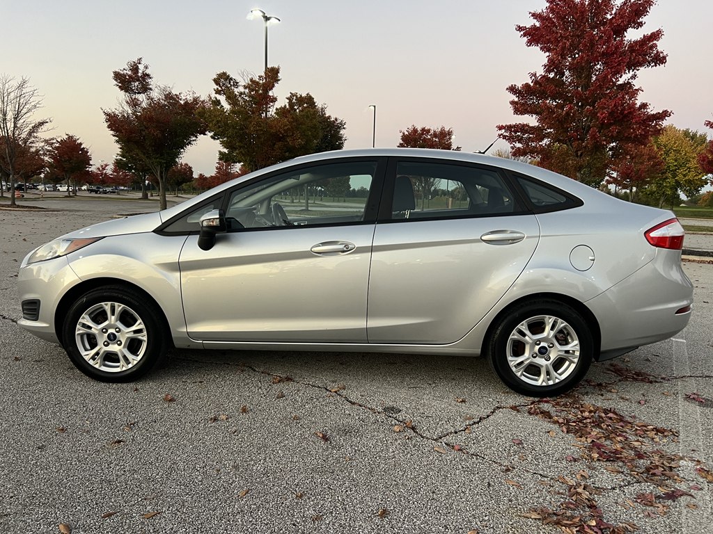 Photo 2 of this FORD FIESTA