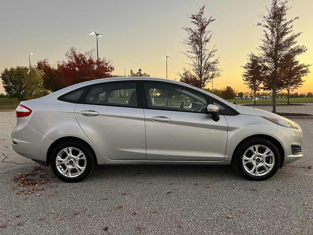 Photo 6 of this FORD FIESTA