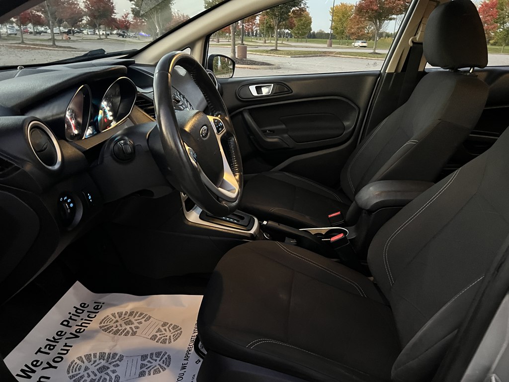 Photo 17 of this FORD FIESTA