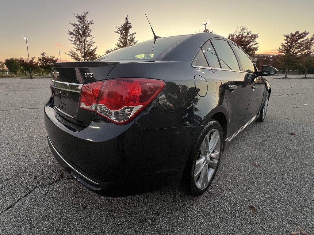 Photo 5 of this CHEVROLET CRUZE