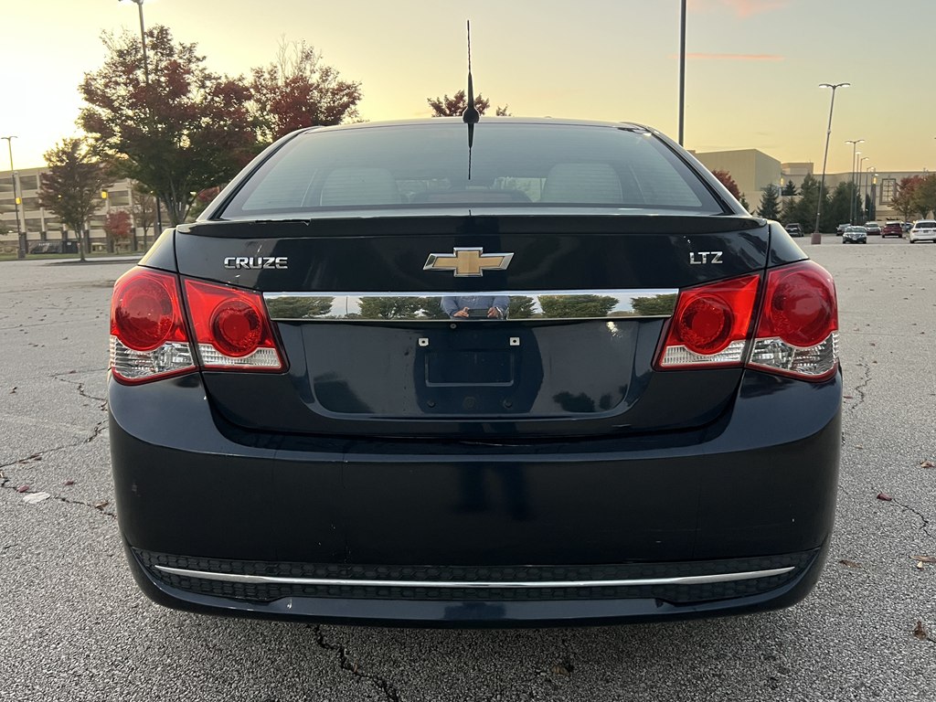 Photo 4 of this CHEVROLET CRUZE