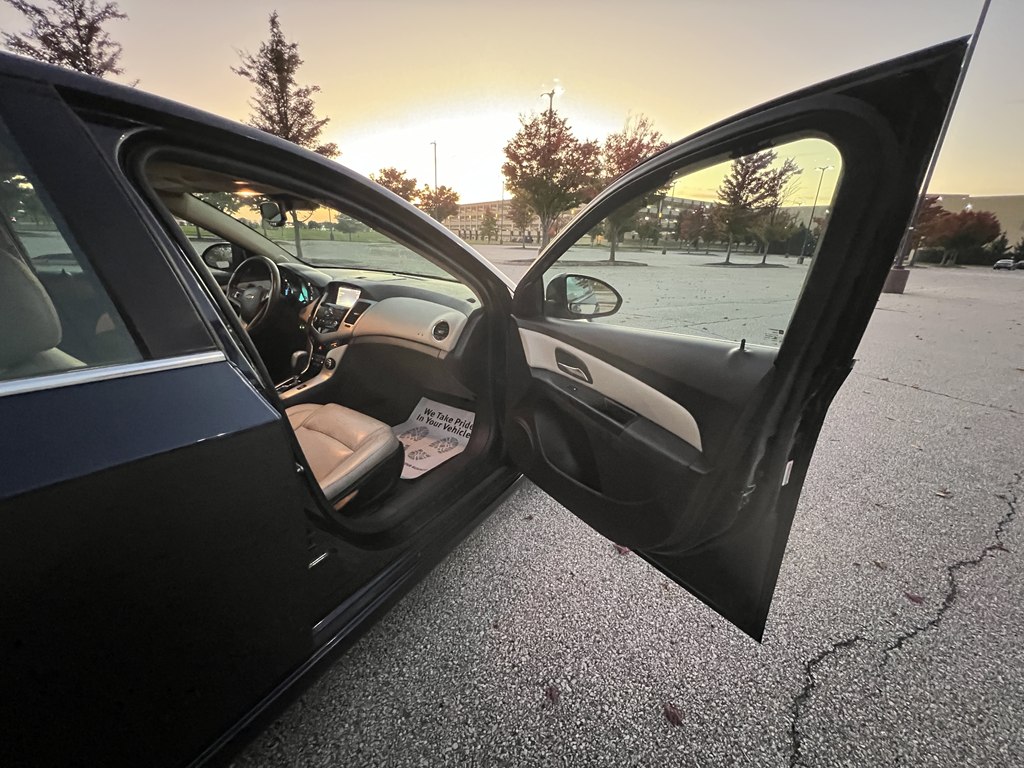 Photo 9 of this CHEVROLET CRUZE