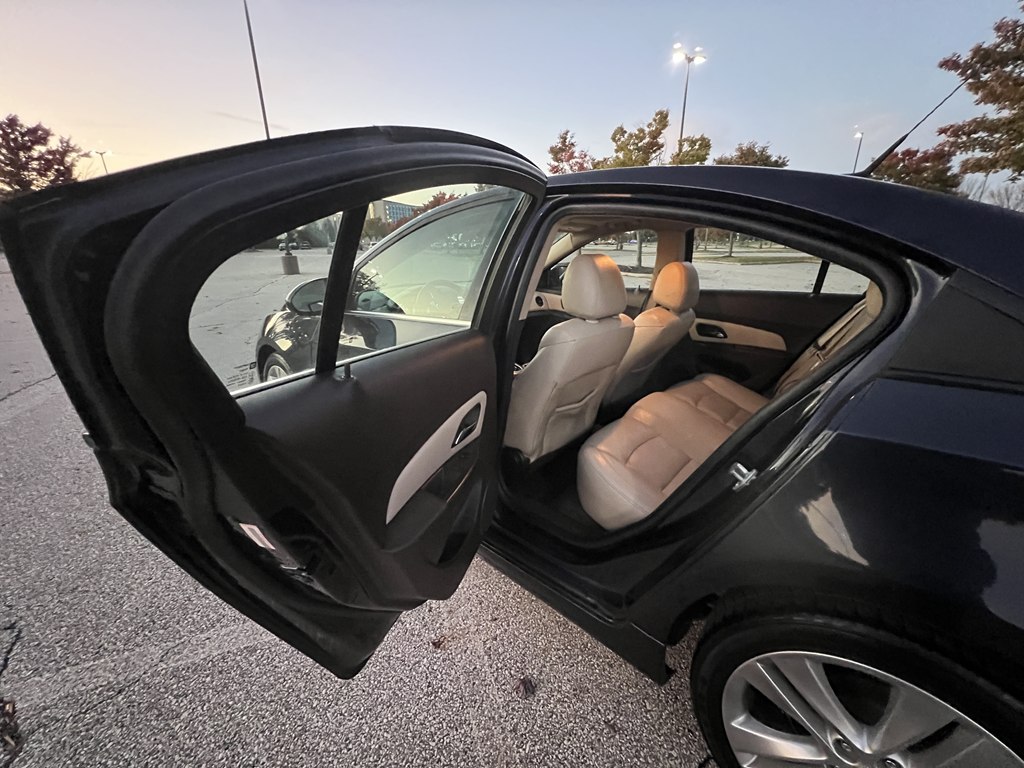 Photo 13 of this CHEVROLET CRUZE