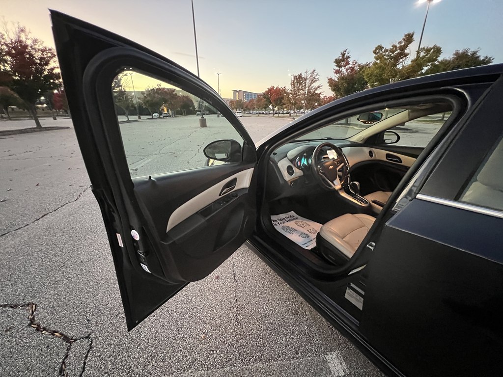 Photo 15 of this CHEVROLET CRUZE