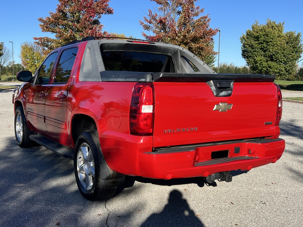 Photo 3 of this CHEVROLET AVALANCHE