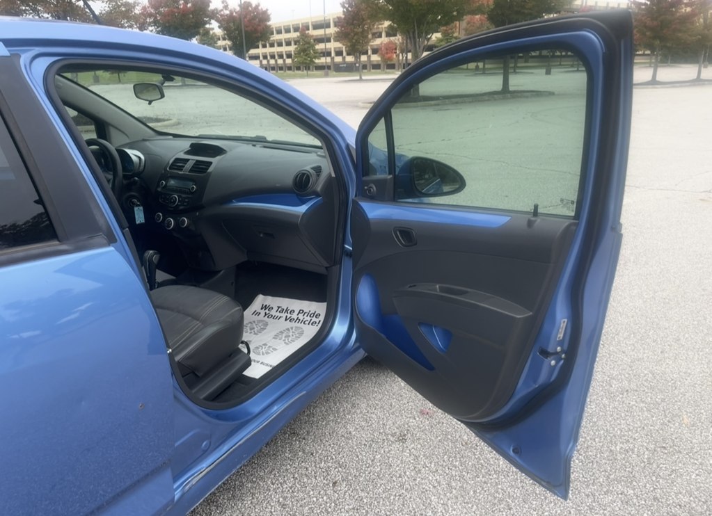 Photo 10 of this CHEVROLET SPARK