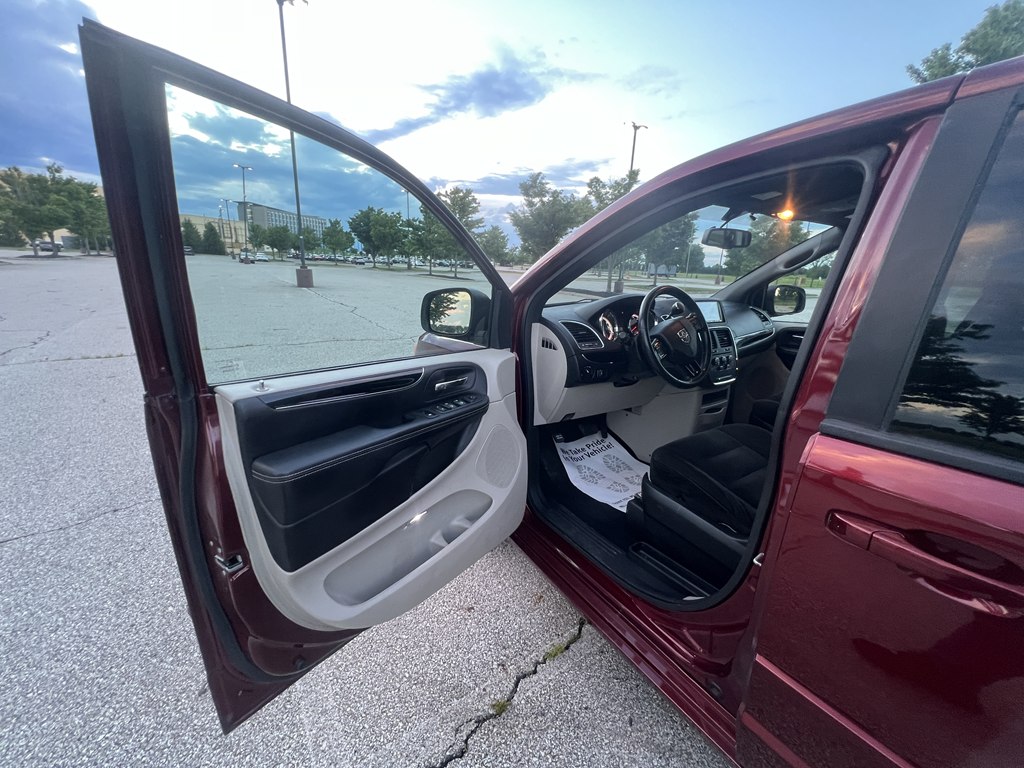 Photo 16 of this DODGE GRAND CARAVAN