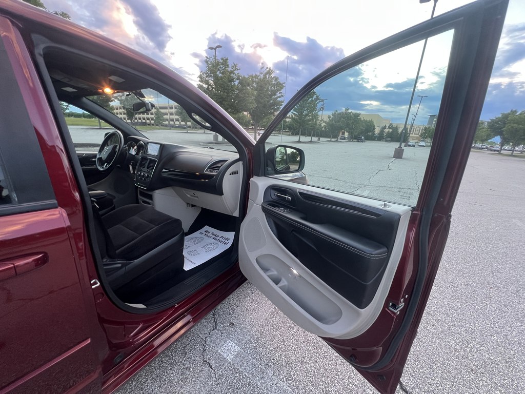 Photo 10 of this DODGE GRAND CARAVAN