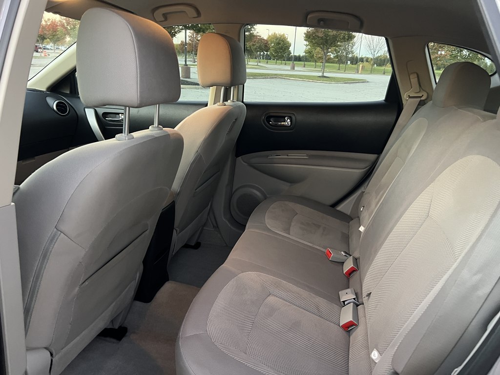Photo 14 of this NISSAN ROGUE SELECT