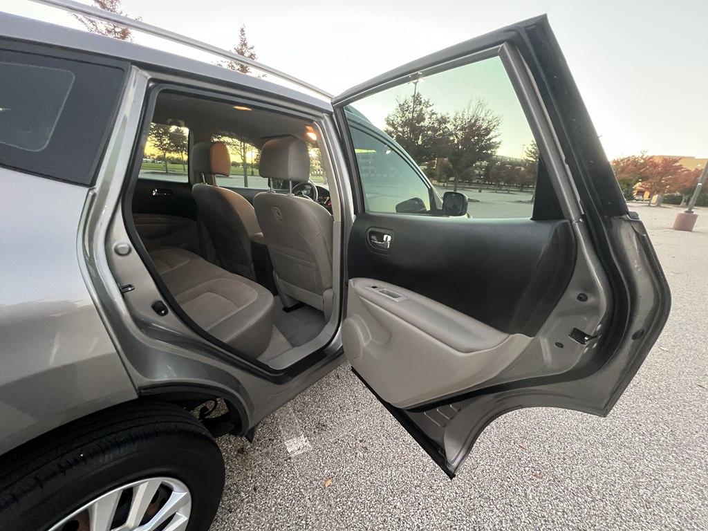 Photo 11 of this NISSAN ROGUE SELECT