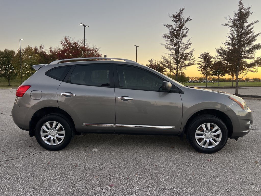 Photo 6 of this NISSAN ROGUE SELECT