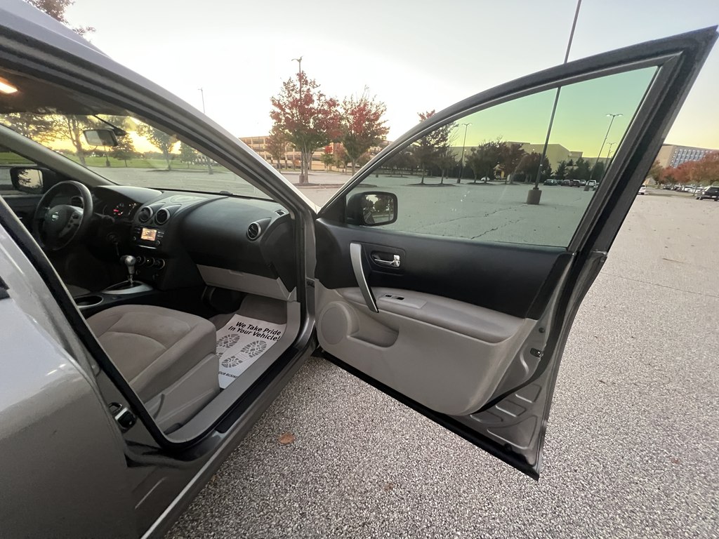 Photo 9 of this NISSAN ROGUE SELECT
