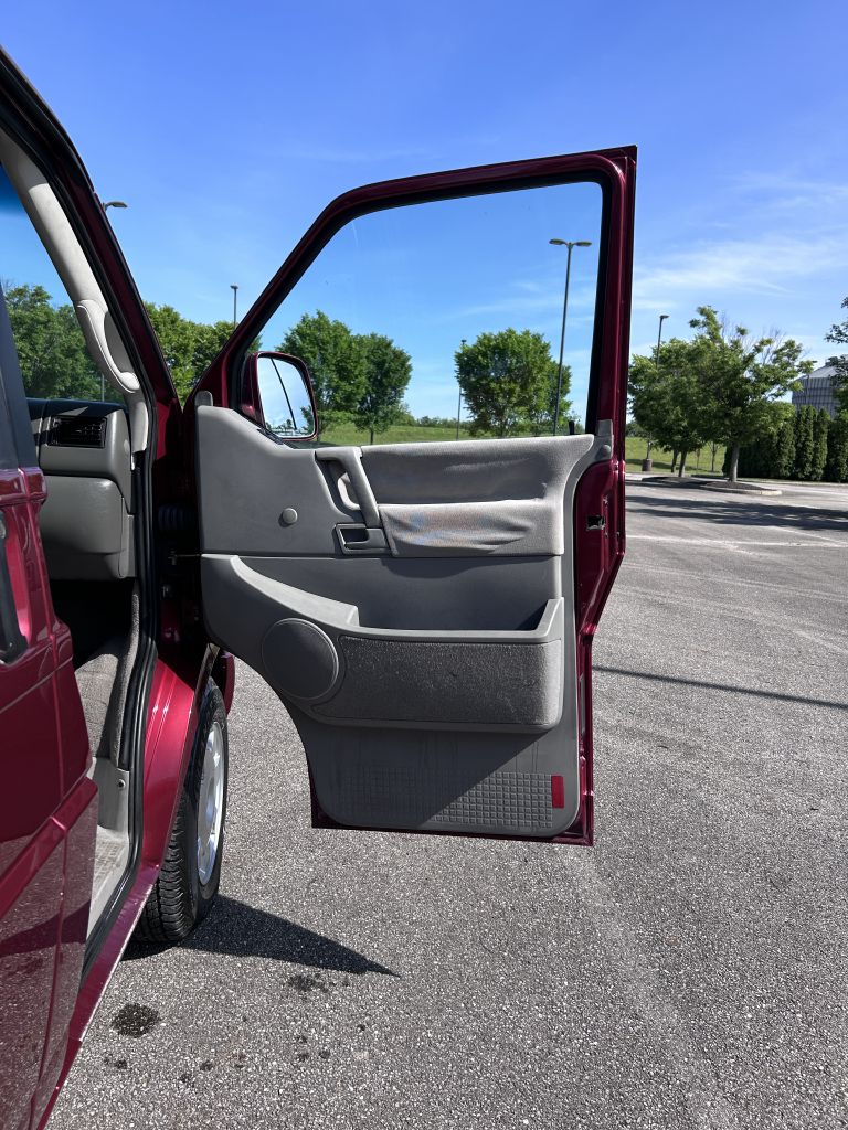 Photo 10 of this VOLKSWAGEN EUROVAN