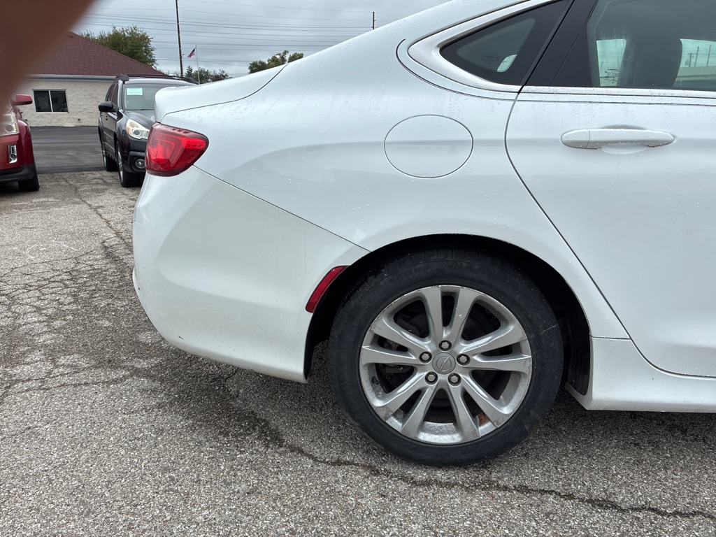 Photo 6 of this CHRYSLER 200