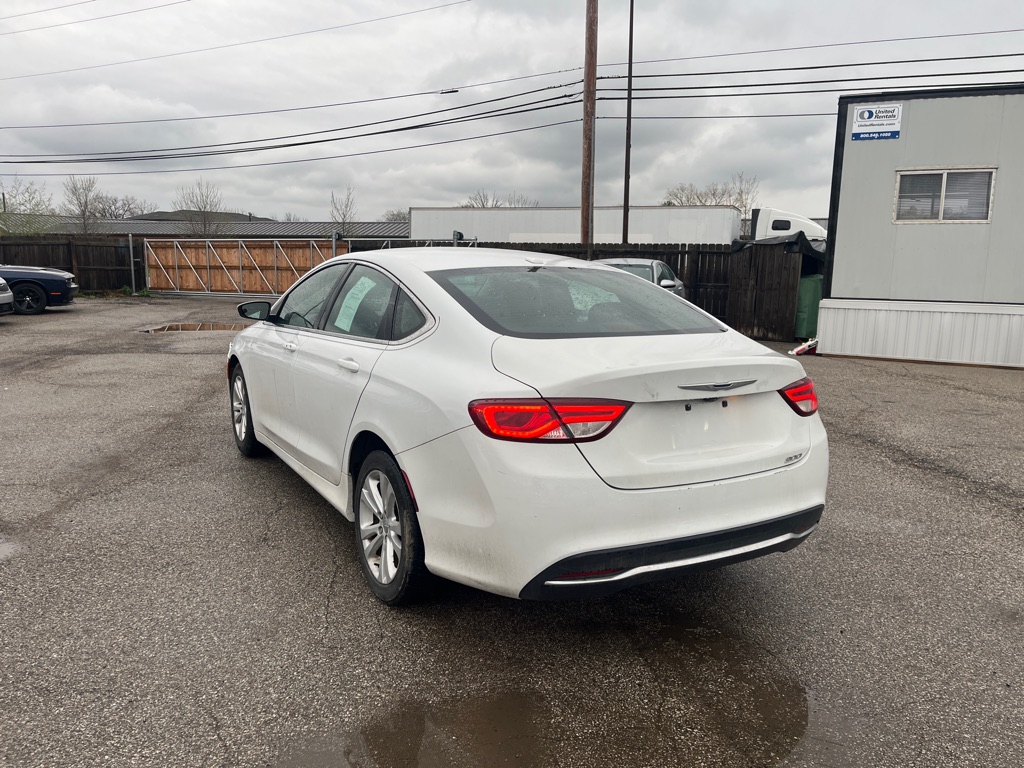 Photo 3 of this CHRYSLER 200