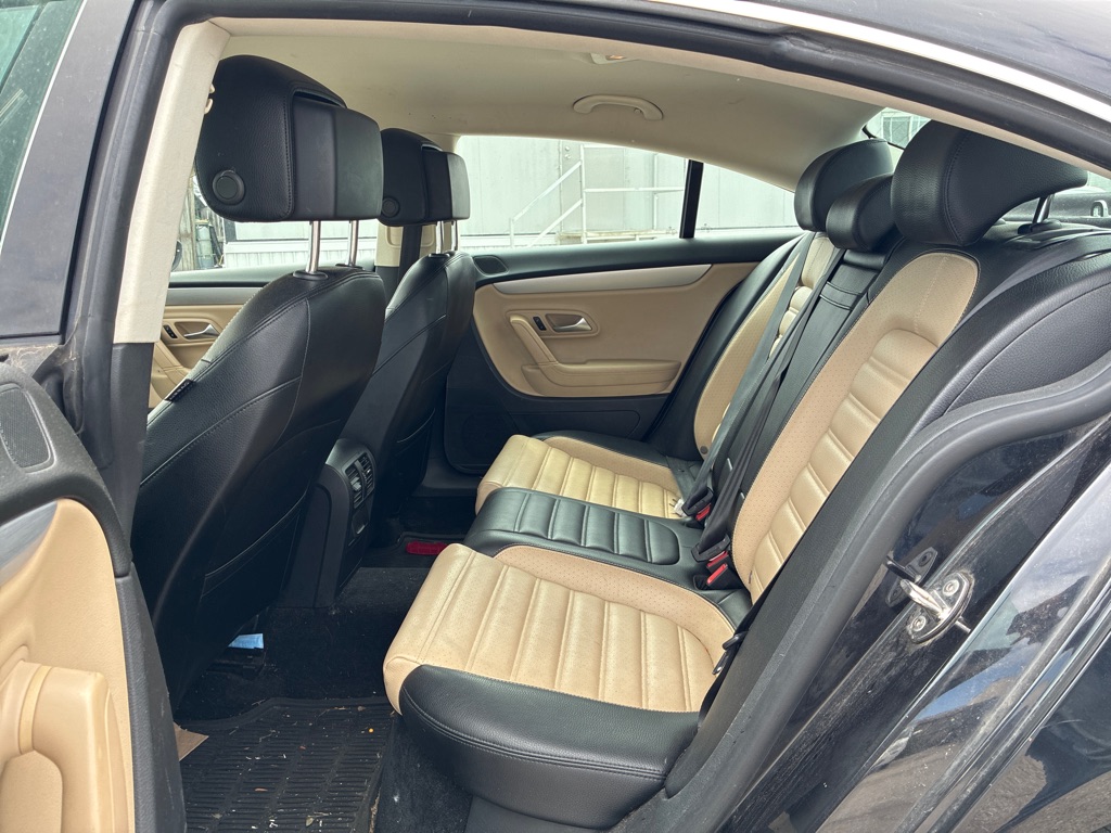 Photo 11 of this VOLKSWAGEN CC