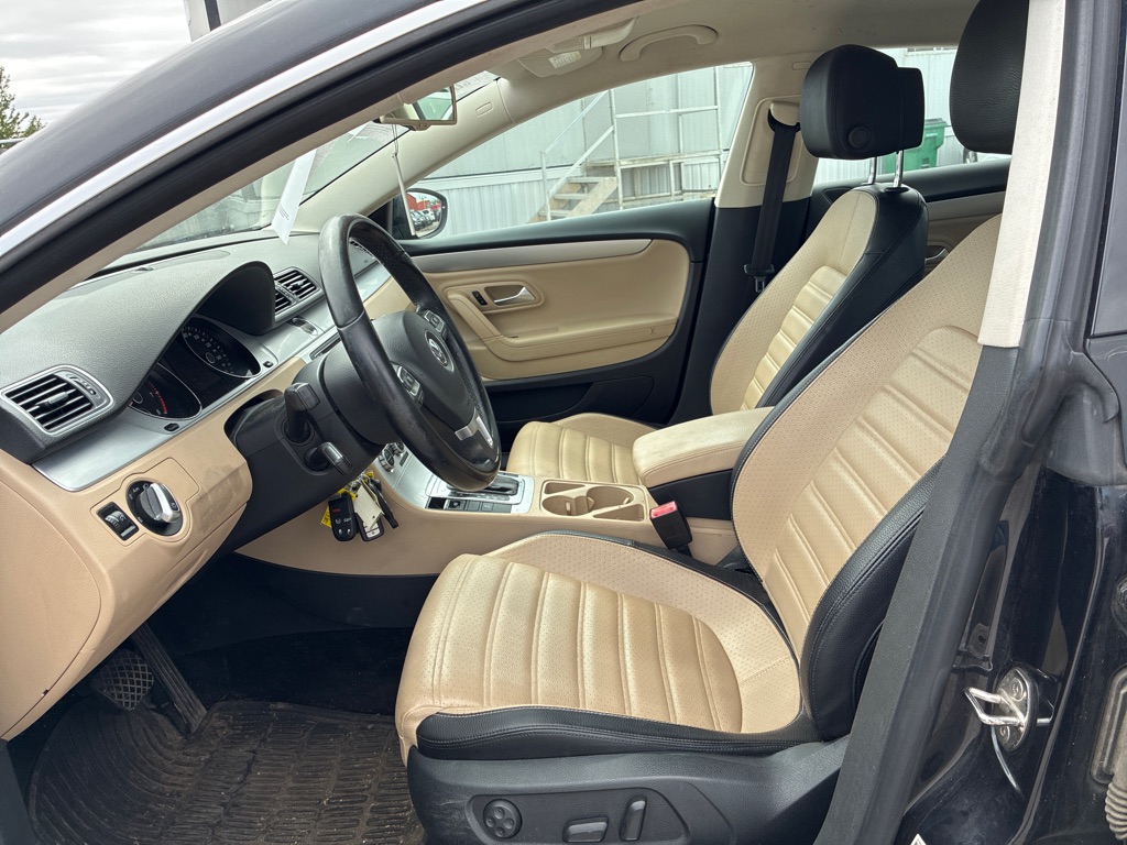 Photo 10 of this VOLKSWAGEN CC