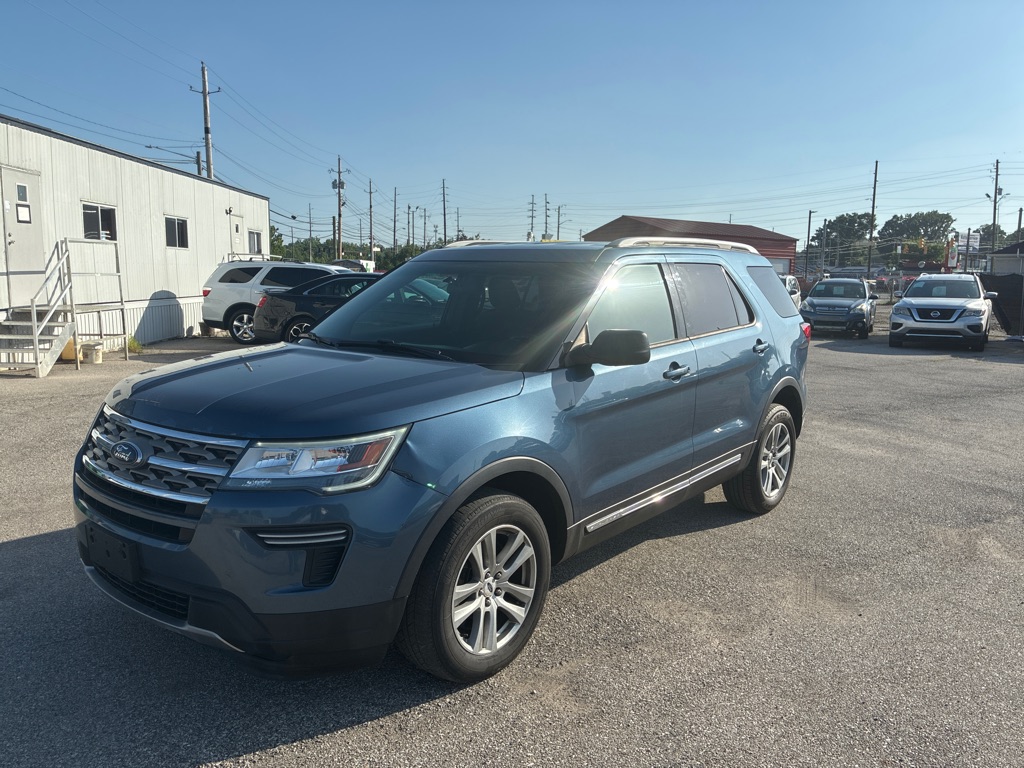 Photo 3 of this FORD EXPLORER