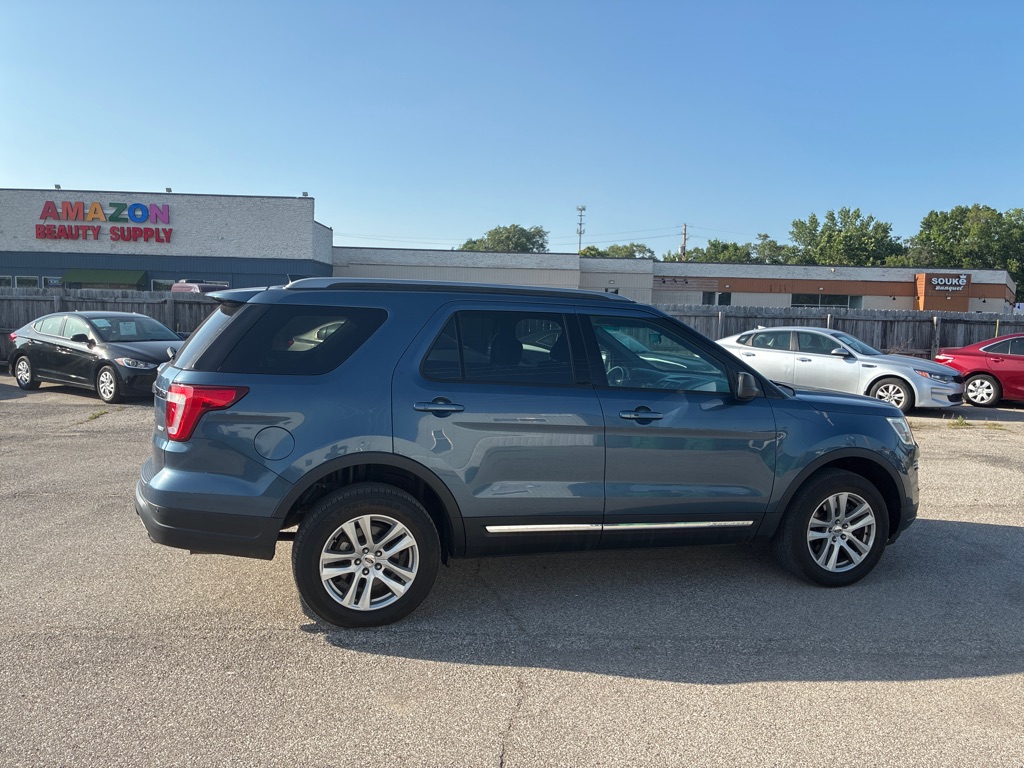 Photo 8 of this FORD EXPLORER