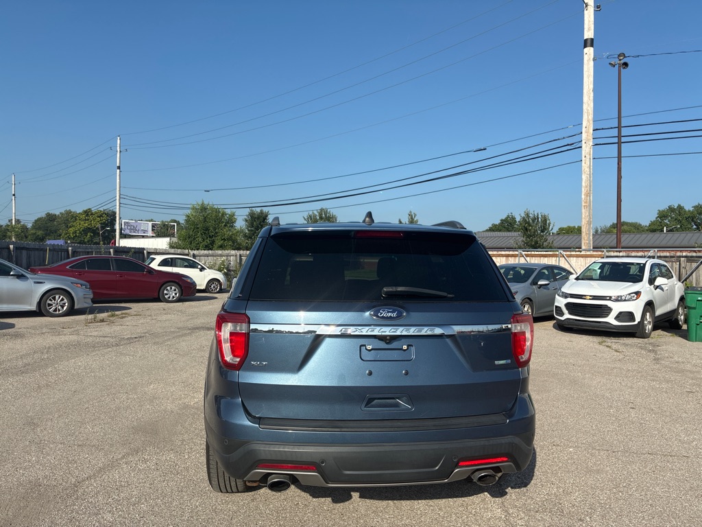 Photo 6 of this FORD EXPLORER