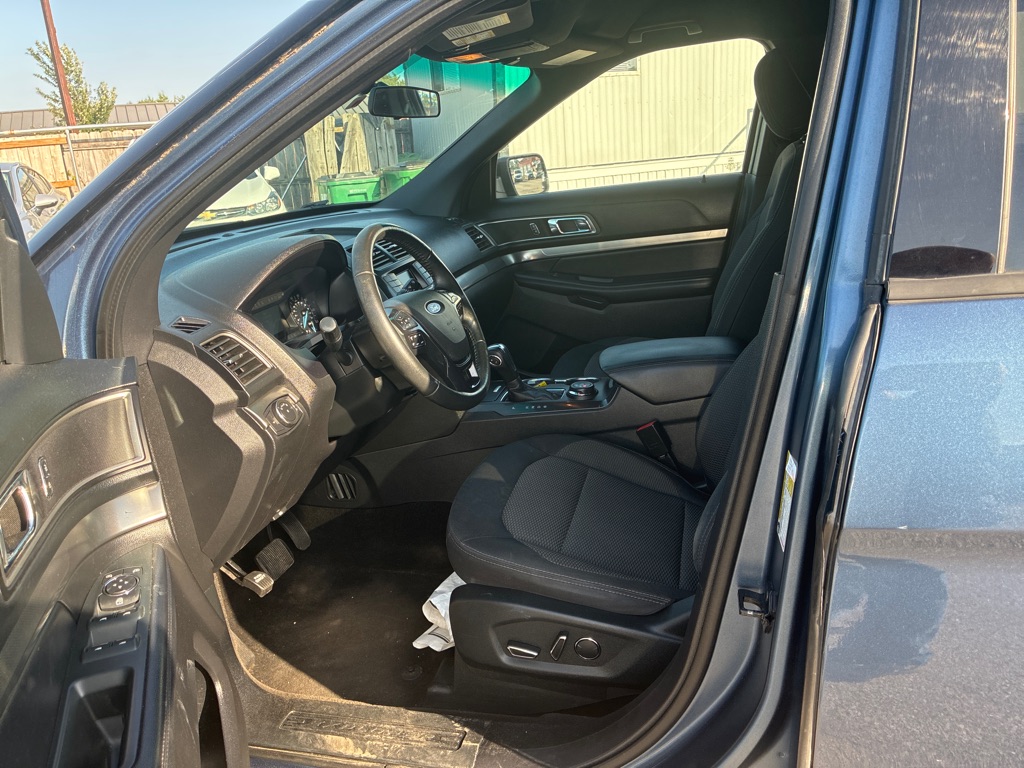 Photo 9 of this FORD EXPLORER