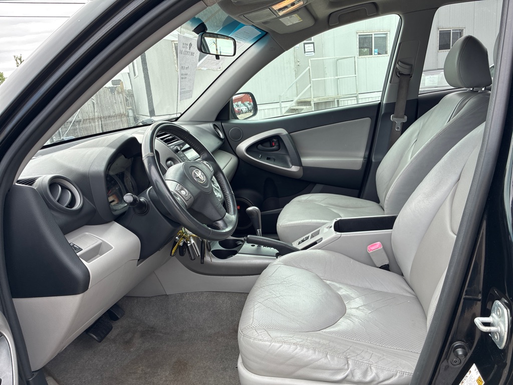Photo 9 of this TOYOTA RAV4