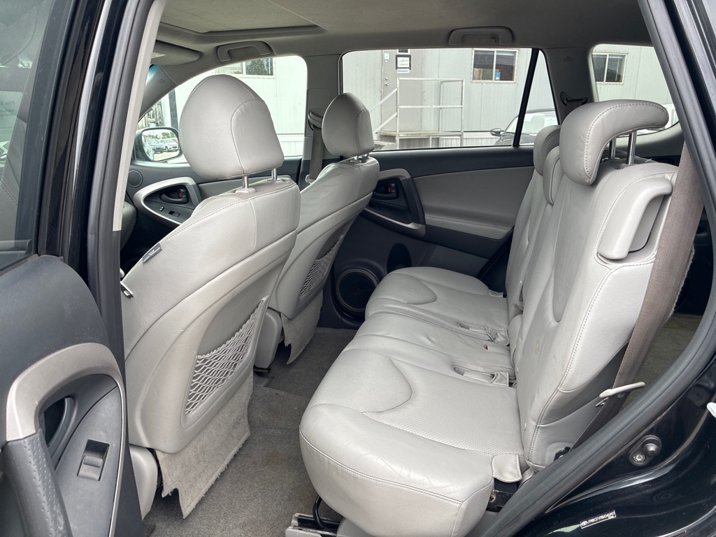 Photo 10 of this TOYOTA RAV4