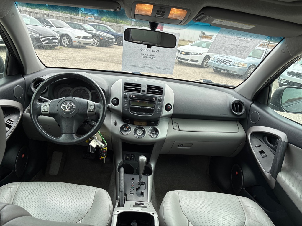 Photo 11 of this TOYOTA RAV4